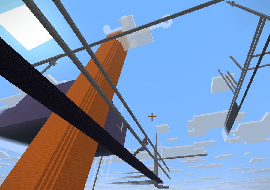 Vista hacia arriba de una estructura de rieles y una vela naranja contra el cielo